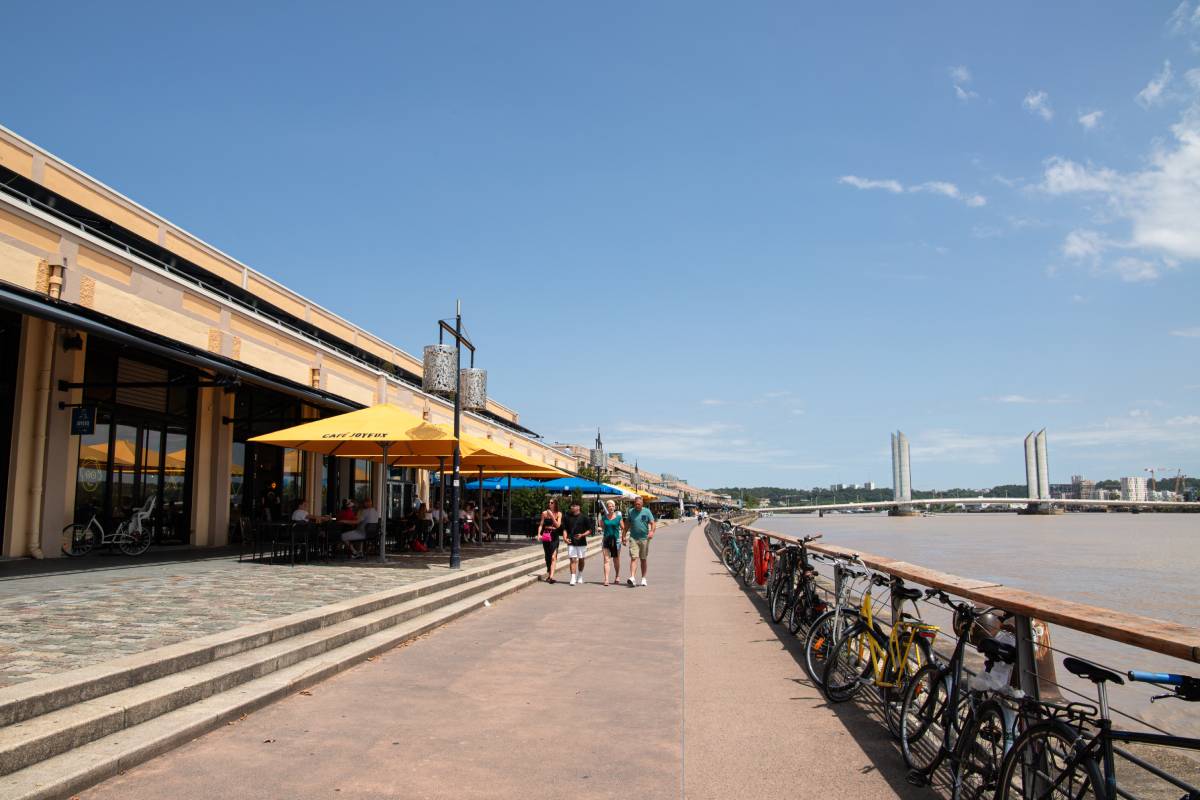 Café Joyeux Bord'eau Village - extérieur