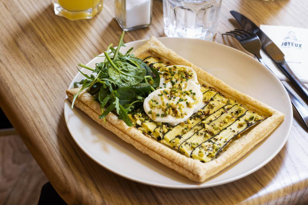 Tarte fine parmesan pistaches - Café Joyeux
