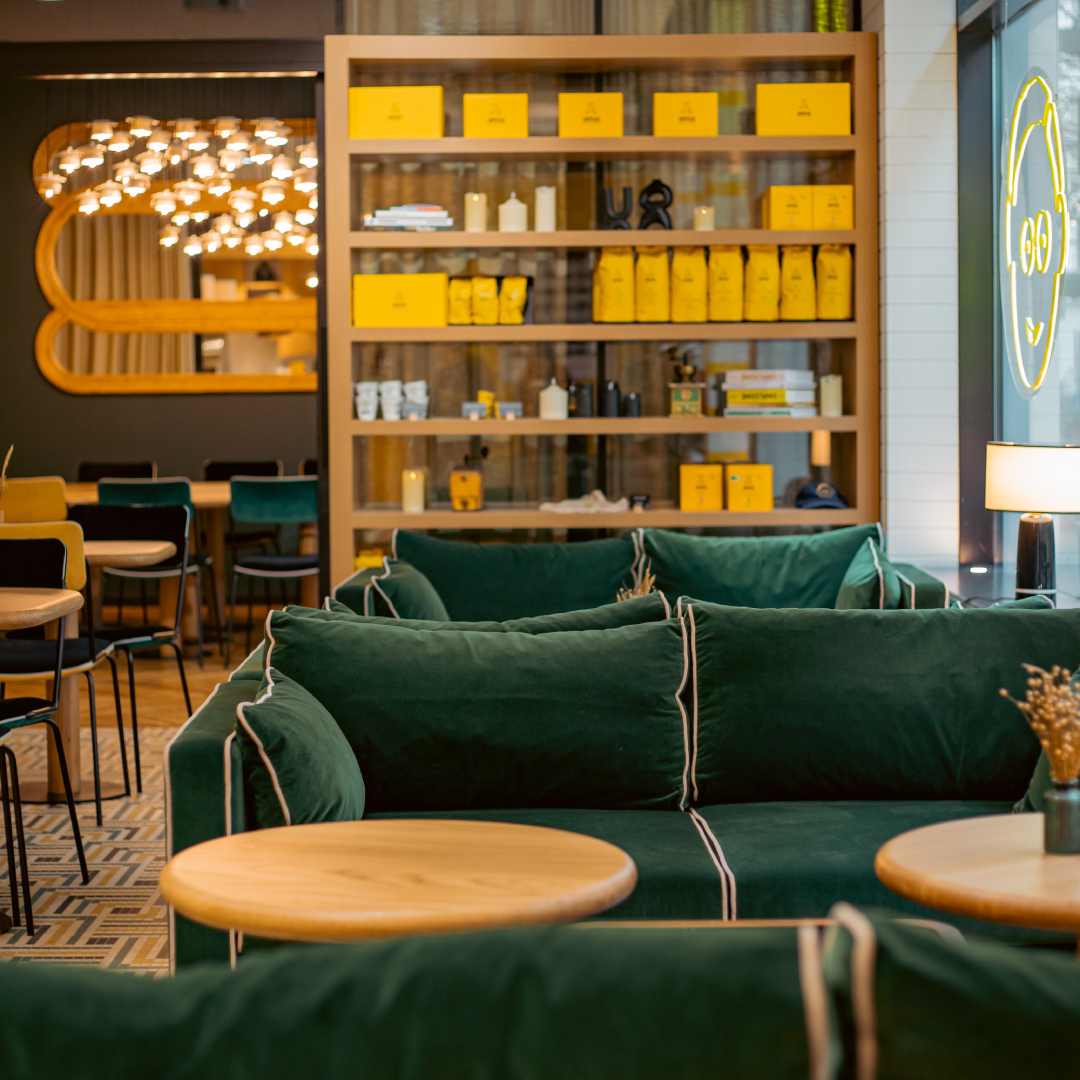 Café Joyeux Saint-Philippe-Du-Roule salle intérieure