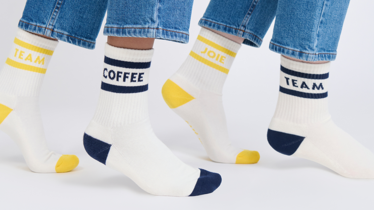 Emoi émoi x Café Joyeux : des chaussettes dépareillées pour l'inclusion professionnelle des personnes en situation de handicap