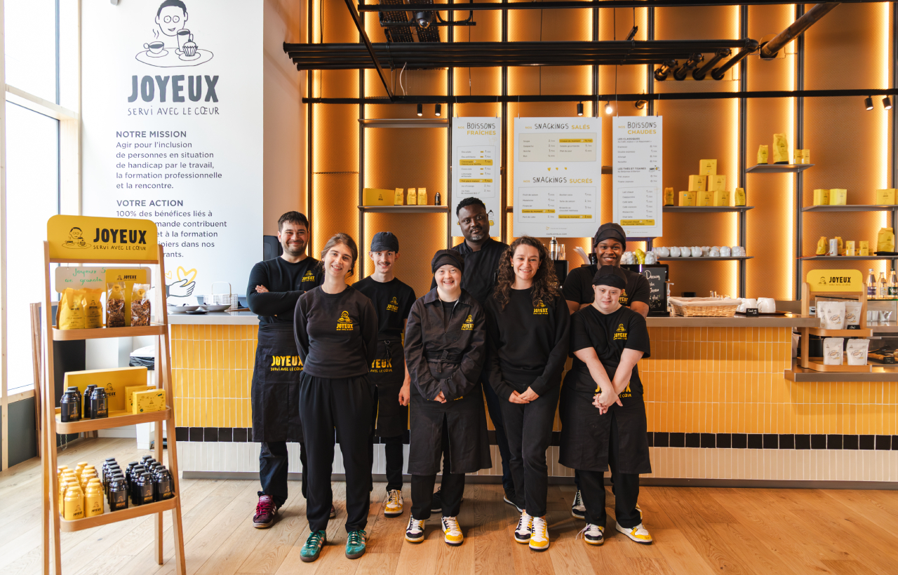 Equipe du Café Joyeux Inside AXA Matignon 