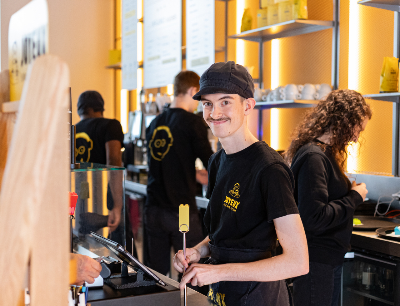 Accueil Joyeux Inside AXA Matignon - Café Joyeux